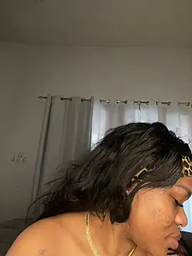 BonnyMolhada live XXX chat