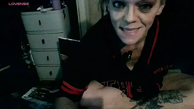 RadiantandRuined's Live XXX Chat