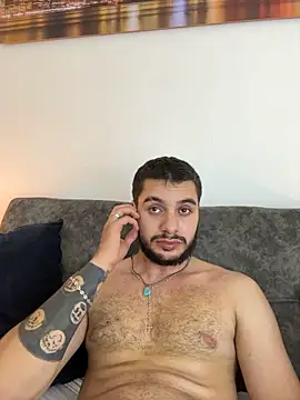 AmadeoWild's Live XXX Chat