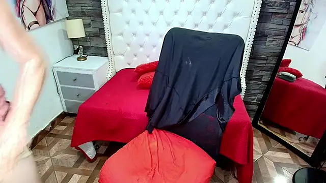 TRINY_TS Chat XXX in diretta