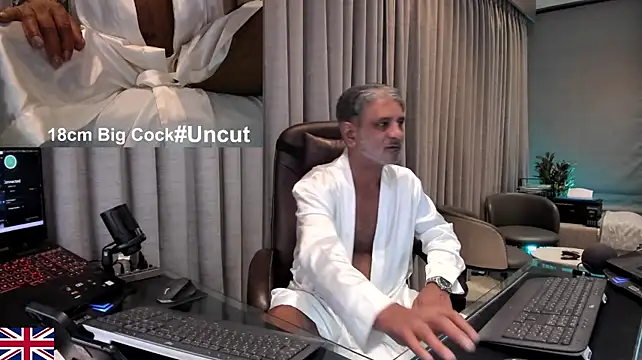 OnlineBossUK's Live XXX Chat