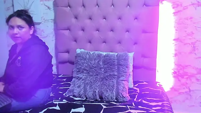 emma_luxxe's Live XXX Chat
