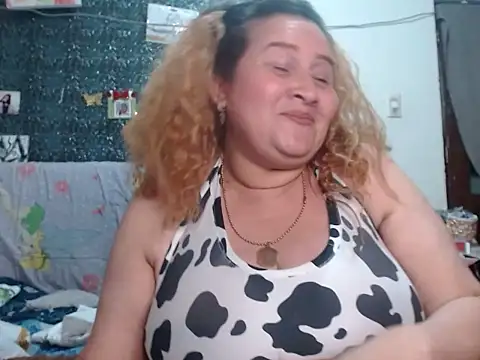 Perla1981--'s Live XXX Chat