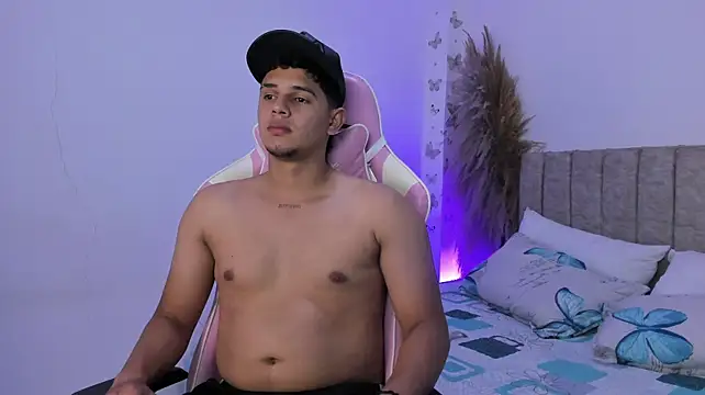 Adrian_Prime_のライブXXXチャット