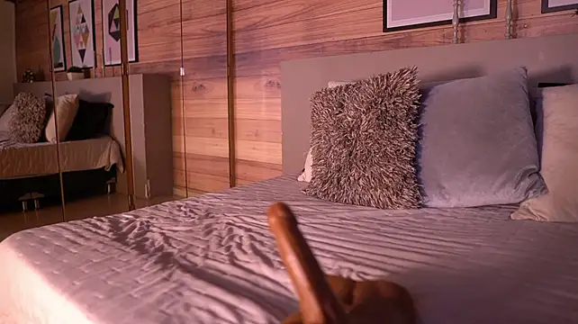 IzzyWild Adlı Modelin Canlı XXX Sohbeti