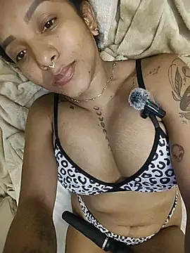 Chat +18 de Kandeefooxxx ao vivo