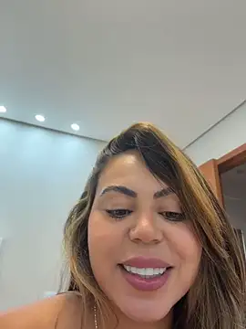 Show de LariiHotWife na webcam