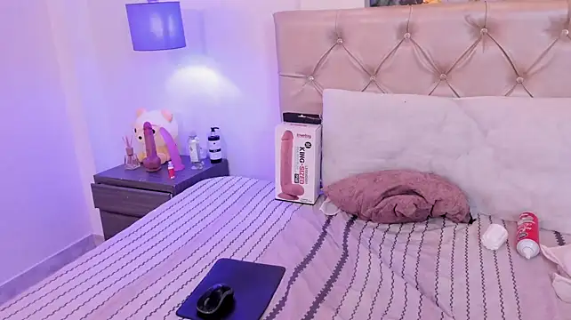 Онлайн чат XXX Dulcee_Mariia18
