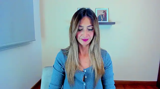 Velourmuse live XXX chat