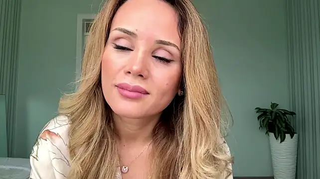 SayraPie's Live XXX Chat