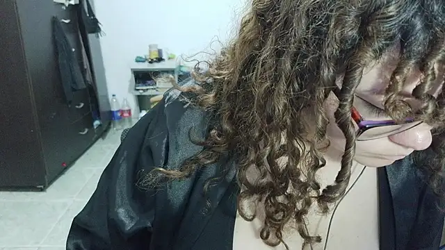 curly_greeneyed's Live XXX Chat