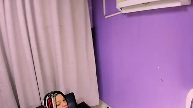 lustdestruction_ élő XXX-chatje