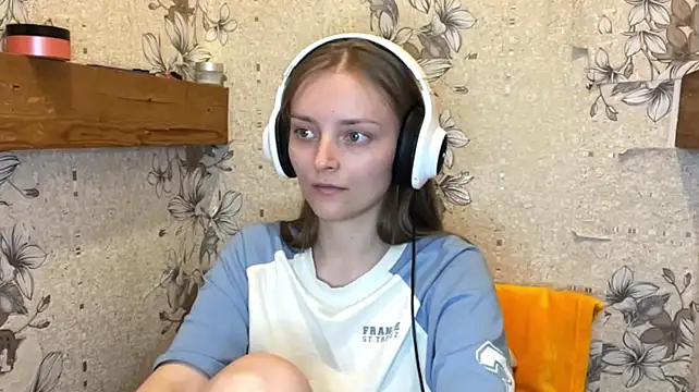 הופעת וובקאם של EmyMiu