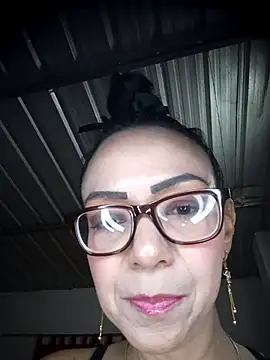 Chat +18 de CrissDessire ao vivo