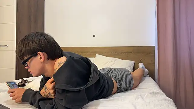Chat +18 de MathiasRay ao vivo