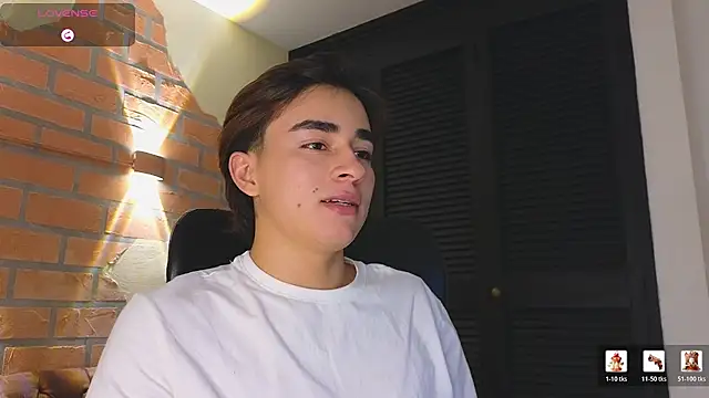 Chat +18 de Connorr_01 ao vivo