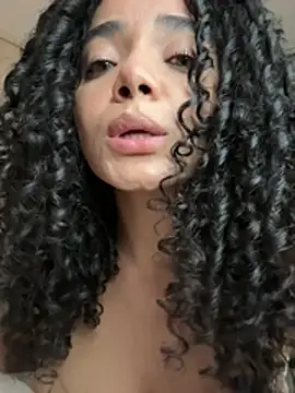 Curlyierr live XXX chat