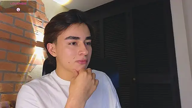Chat +18 de Connorr_01 ao vivo