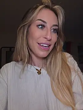 צ'אט XXX בשידור חי של laurenlotus
