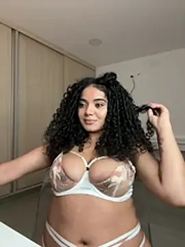 Curlyierr লাইভ XXX চ্যাট