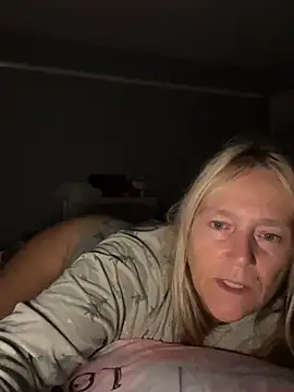 Blondnboujee53 即時 XXX 聊天