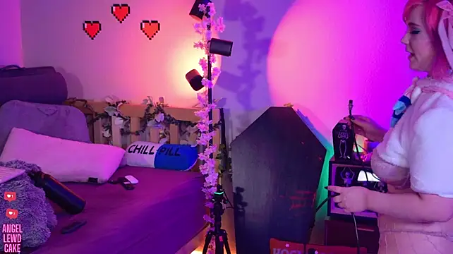 צ'אט XXX בשידור חי של Angel-Lewd-Cake