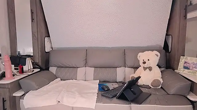 Hotbeebee's Live XXX Chat
