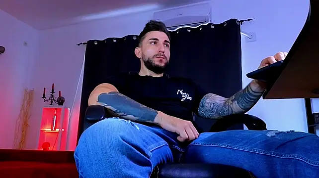 MightyAaron66 live XXX chat