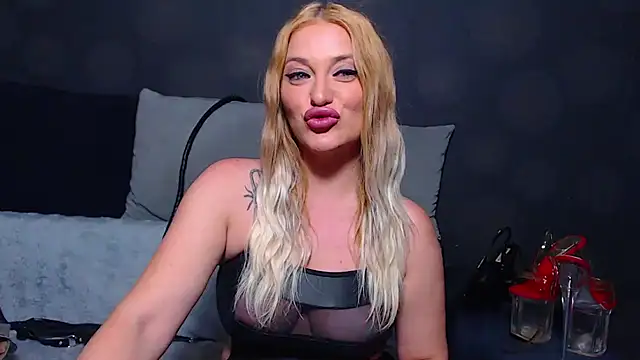 GodessJulia's Live XXX Chat
