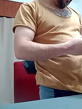 Bradd_32's Live XXX Chat