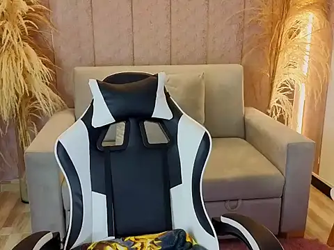 Živý XXX chat HilaryThomson2