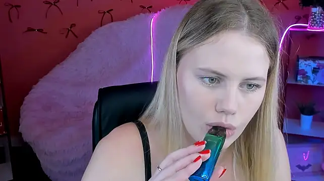 LanaWey XXX чат на живо