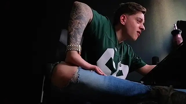 دردشة FelixStarkk الجنسية المباشرة