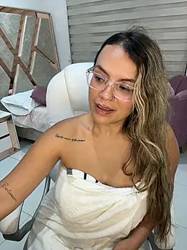 sara__blonde Chat XXX live