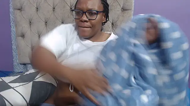BustyMomo Live XXX-Chat