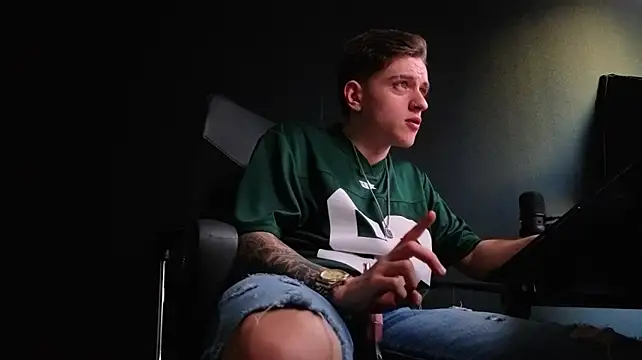 Chat +18 de FelixStarkk ao vivo