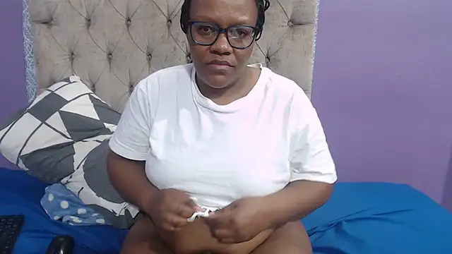 Chat XXX ao vivo de BustyMomo