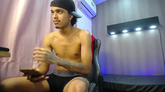 XXX chat uživo modela Tayson_Hot