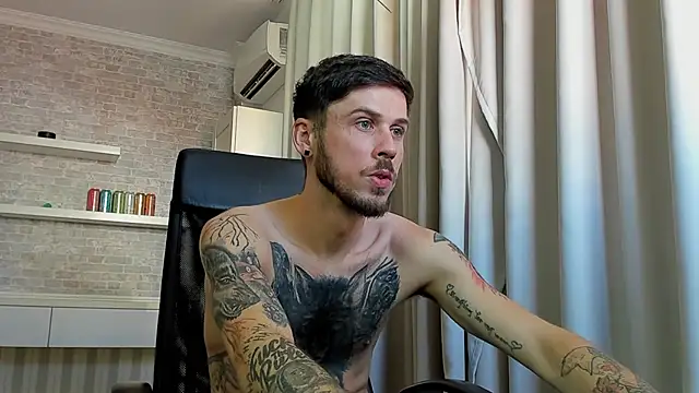JonahShaw Adlı Modelin Canlı XXX Sohbeti