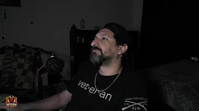 DevilPup75_ élő XXX-chatje