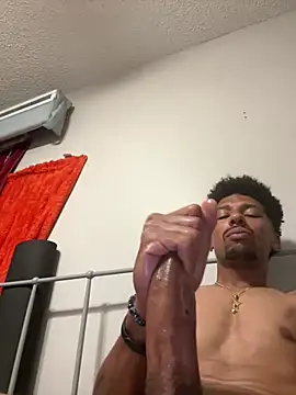 Czat XXX na żywo – BigPrettyDick777