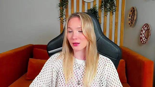 ElaraVoltage live XXX chat