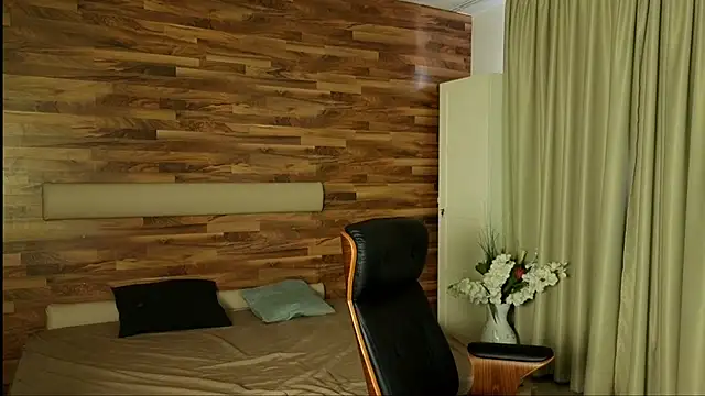 Онлайн чат XXX IvanHydee