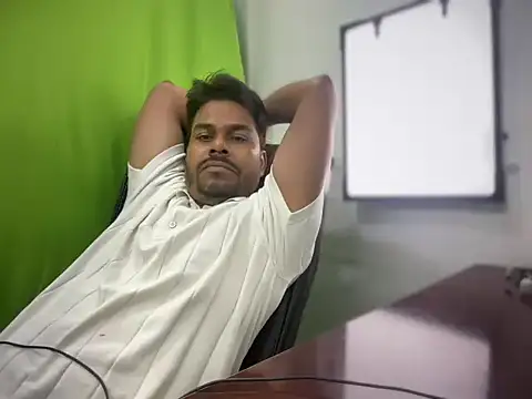 Raaz_5690 Live XXX-Chat