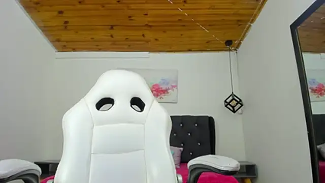Issaa_Tyler Live XXX-chat