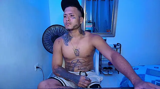 crow_black00's Live XXX Chat