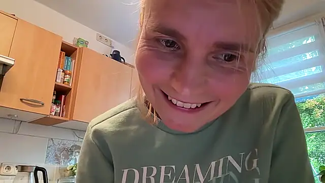 s-te-fan-i Show in webcam