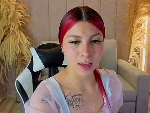 Chat +18 de HilaryThomson2 ao vivo