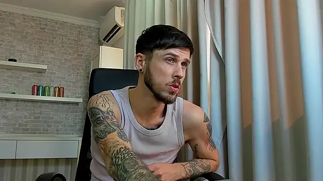 JonahShaw's Live XXX Chat