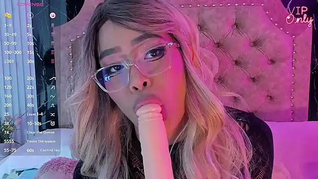 Chat XXX en directo de Rachel_Jamesx